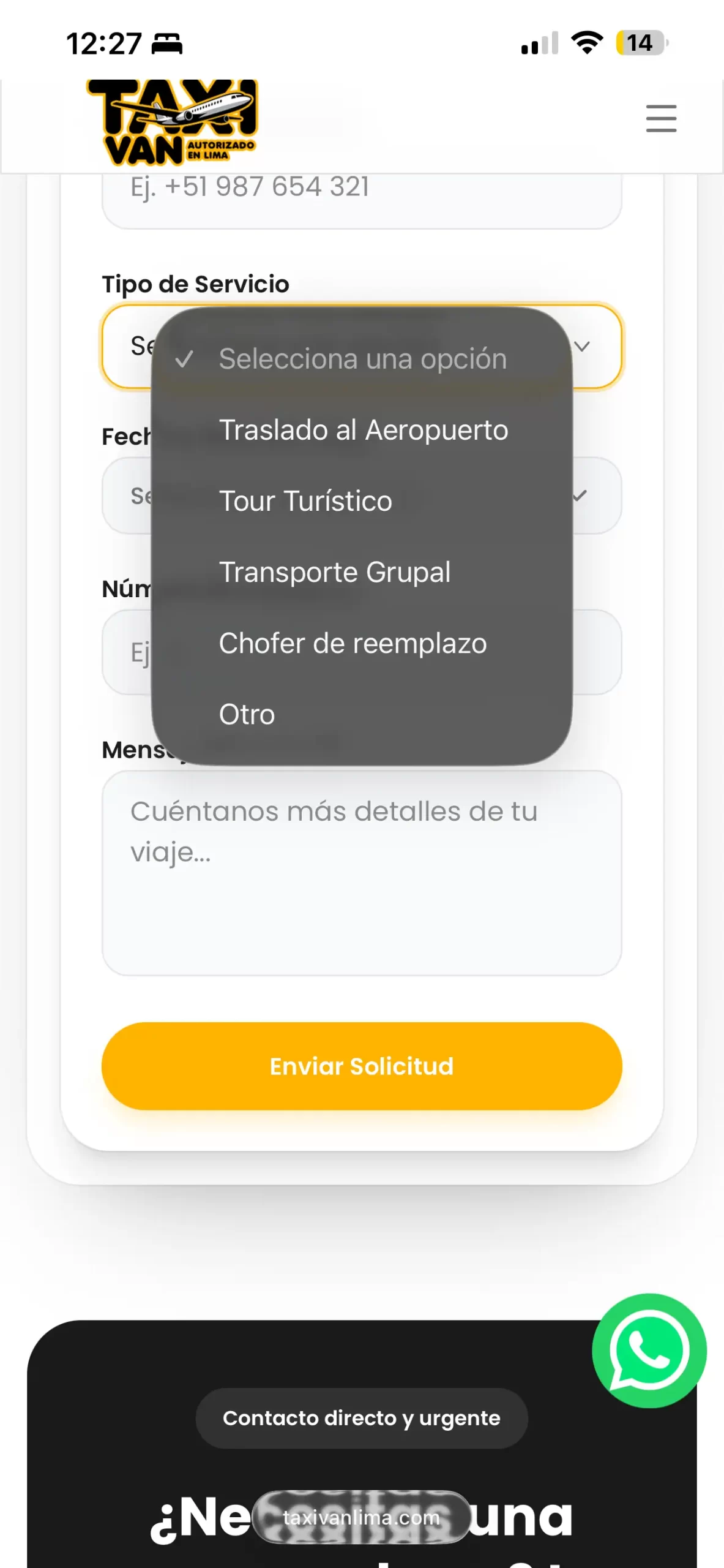 Menú desplegable del formulario de Taxi Van Lima con opciones como traslado al aeropuerto, tour turístico, transporte grupal o chofer de reemplazo.